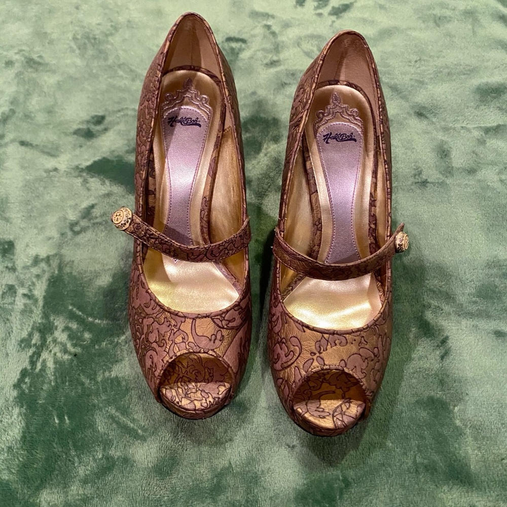 High heel pumps